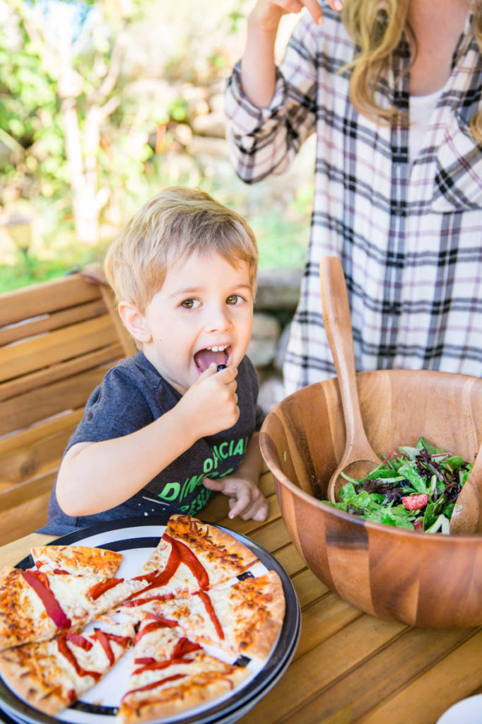 Outdoor Dining with Bed, Bath & Beyond: Homemade Pizza Dough & Salad Recipe Decor Food Living Recipes  