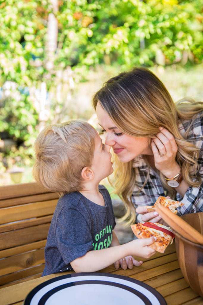 Outdoor Dining with Bed, Bath & Beyond: Homemade Pizza Dough & Salad Recipe Decor Food Living Recipes  